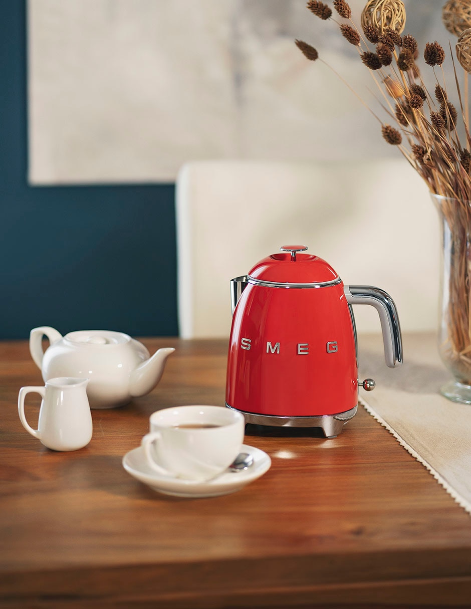 Tetera eléctrica Smeg de acero inoxidable
