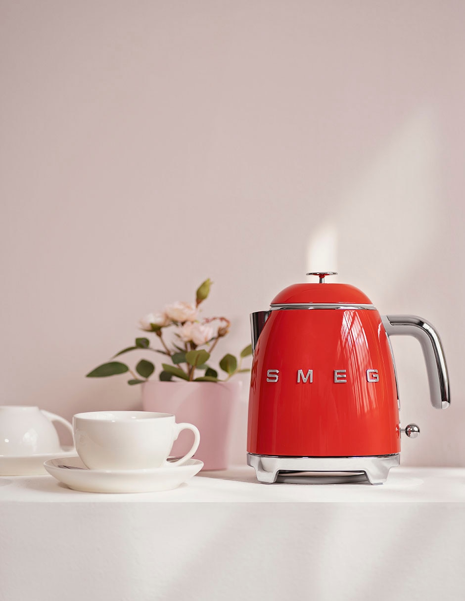 Tetera eléctrica Smeg de acero inoxidable